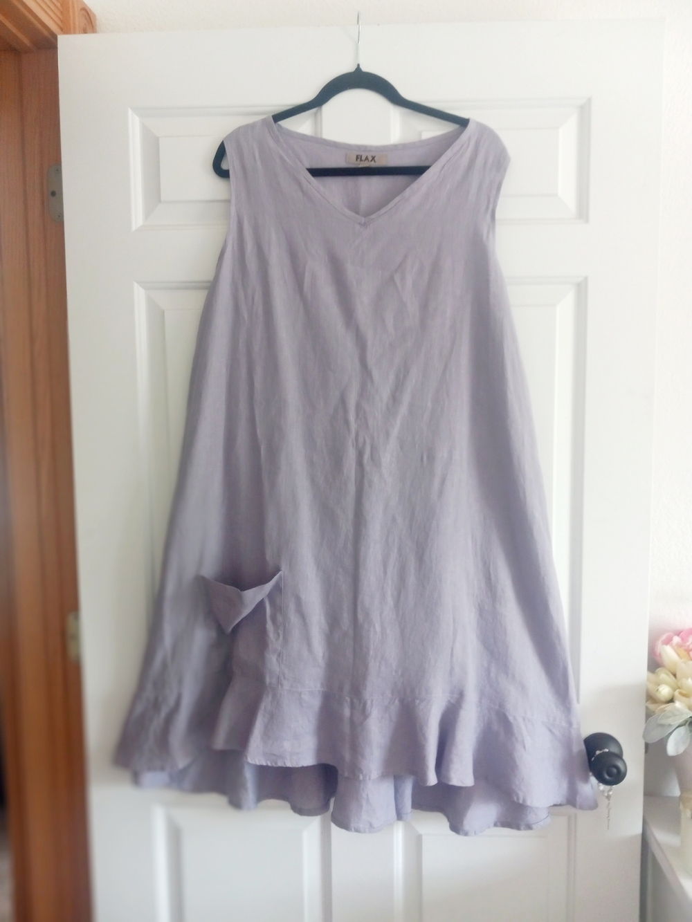 FLAX Sleeveless Linen Lavender V-Neck Dress...with Ruffles! Medium....Charming!